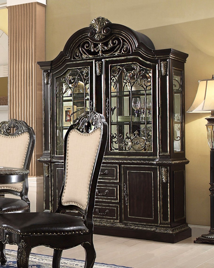 Готический стиль в витрине