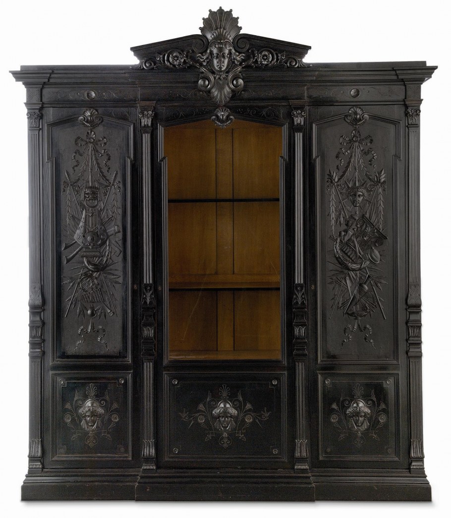Шкаф в стиле Готика
