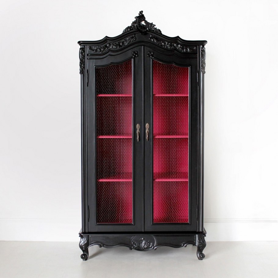 Шкаф в стиле Готика