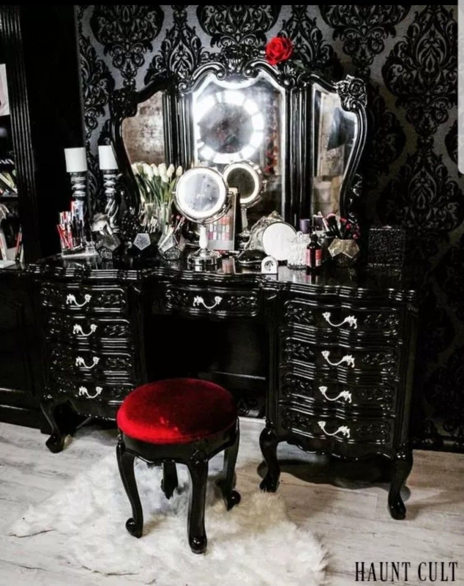 Антикварный книжный стеллаж