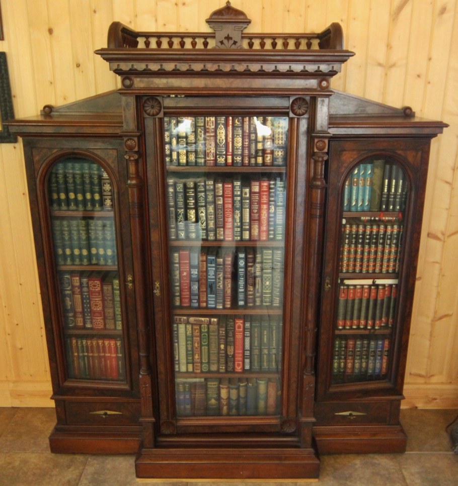 Резная мебель Готика