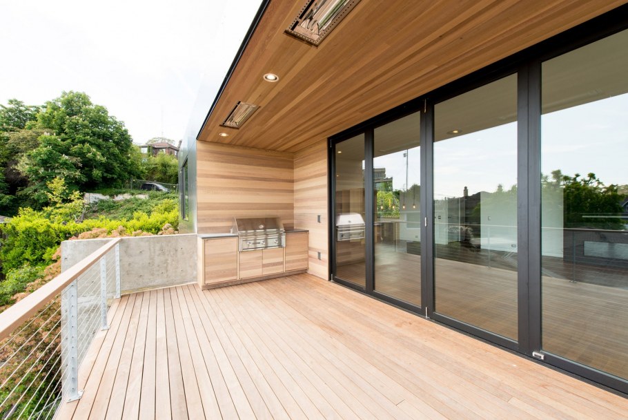 Беседка с панорамным остеклением