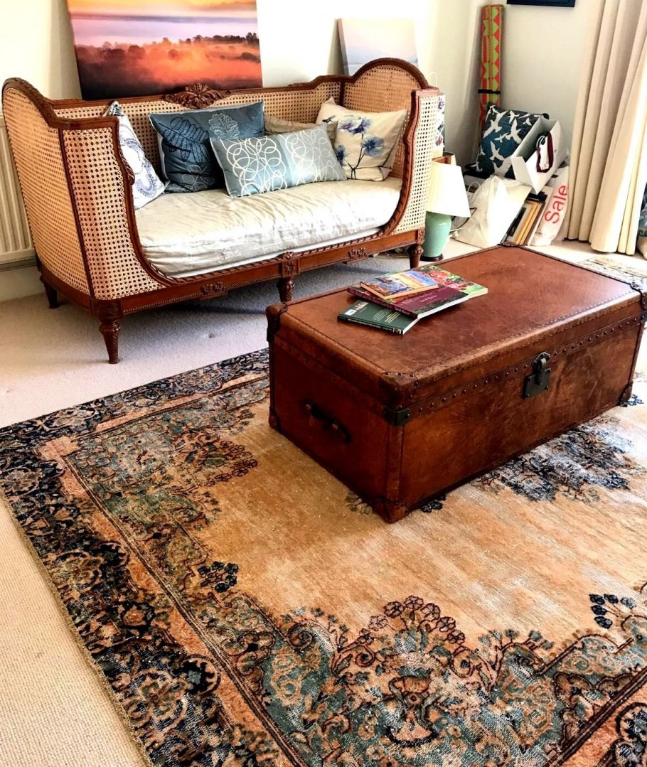 Красный ковер в интерьере