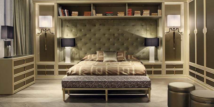 Спальня со шкафом в изголовье