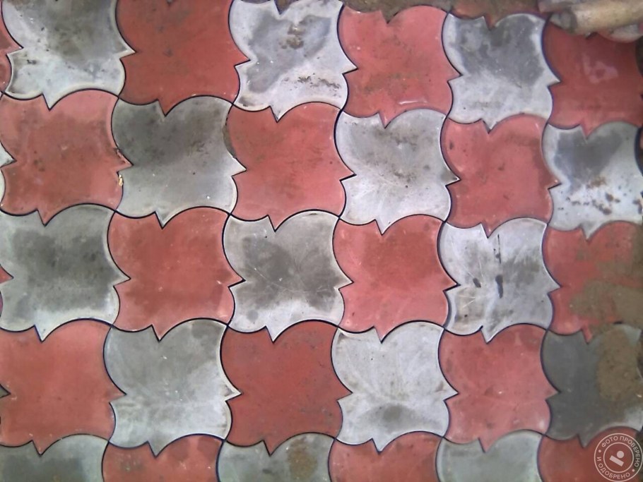 Витражи в кирпичных стенах