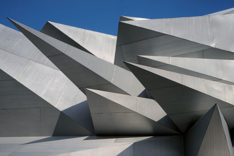 Здание в виде рыбы зодчего Фрэнка Гери