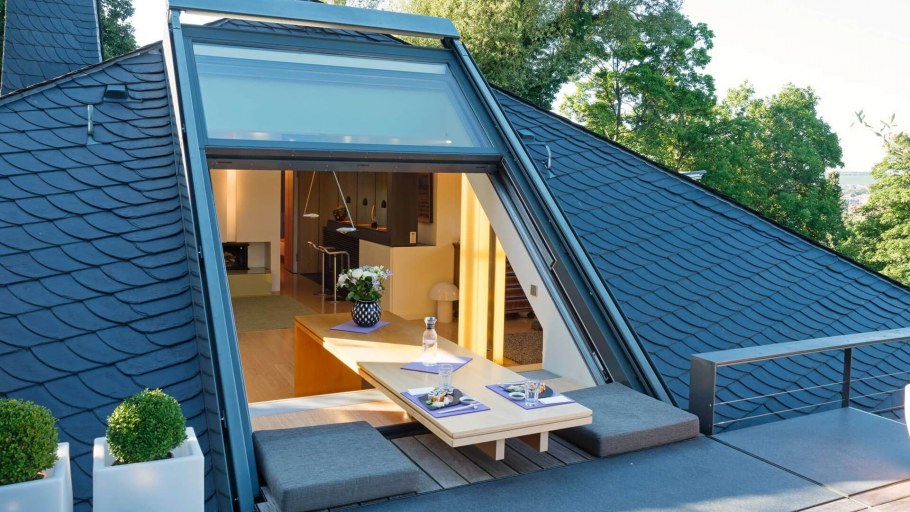 Крыши домов с мансардой