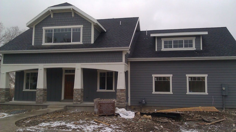 Дом сайдинг графит