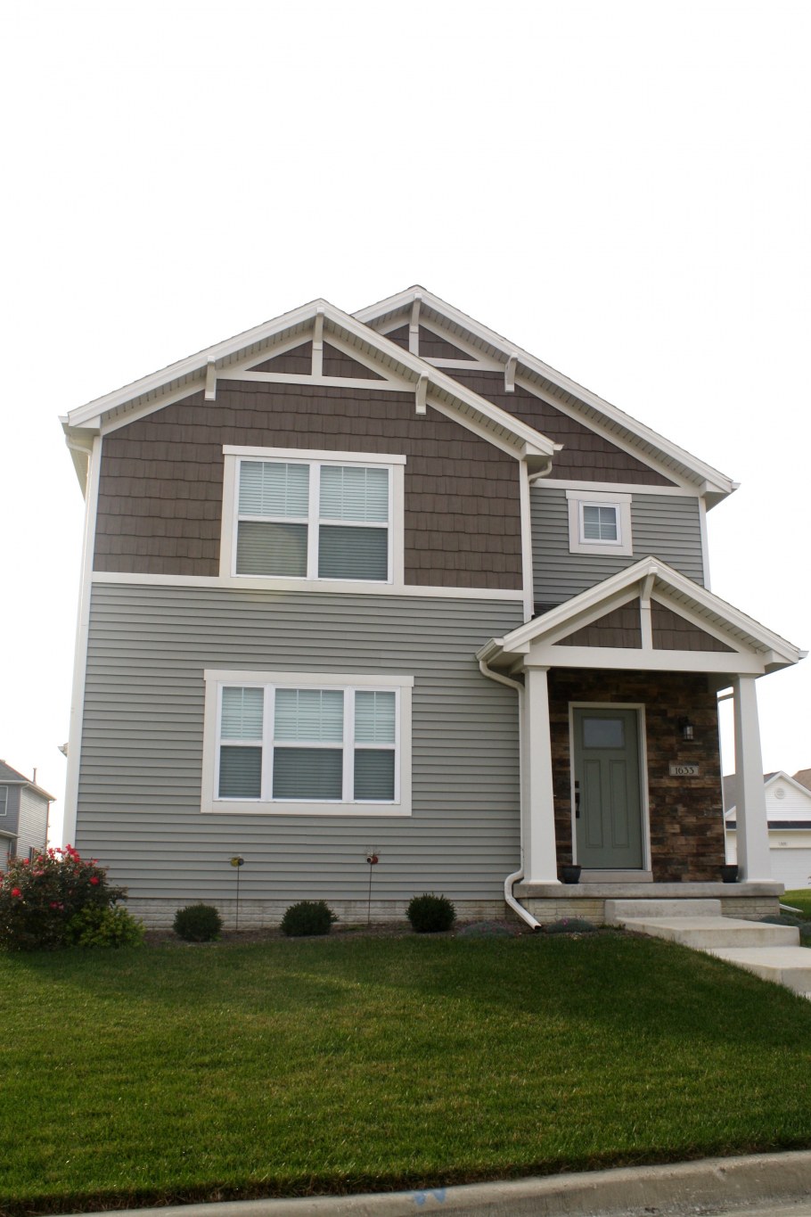 Серо коричневый дом