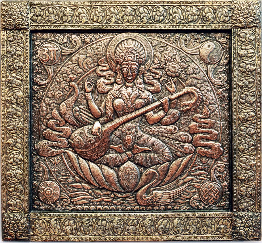 Декоративное панно в интерьере