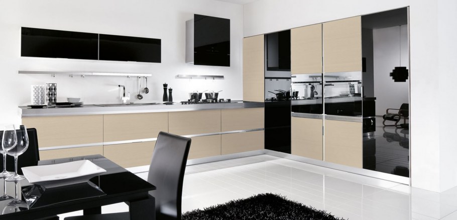 Кухня бежевая с черным