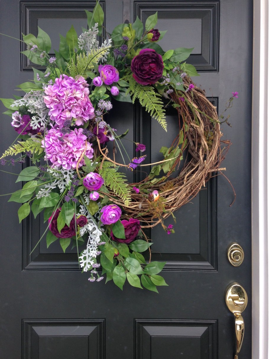 Ива Шверина в живой изгороди