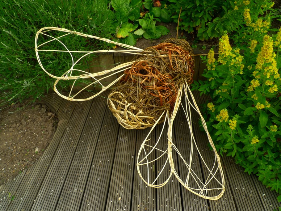 Настенный декор из веток