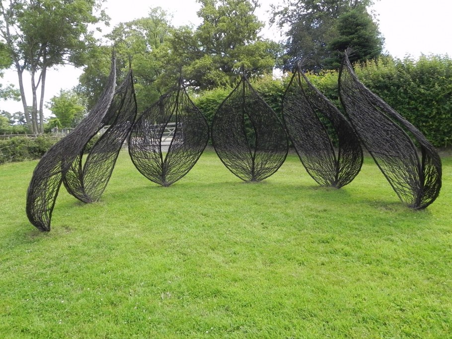 Декор стены искусственными растениями