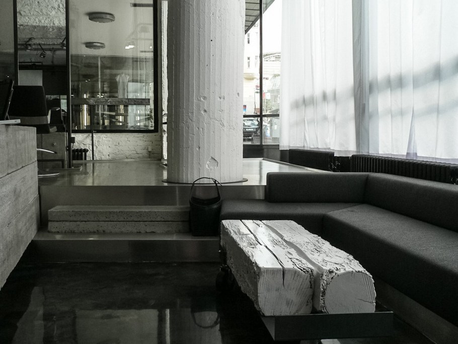 Нео брутализм интерьер