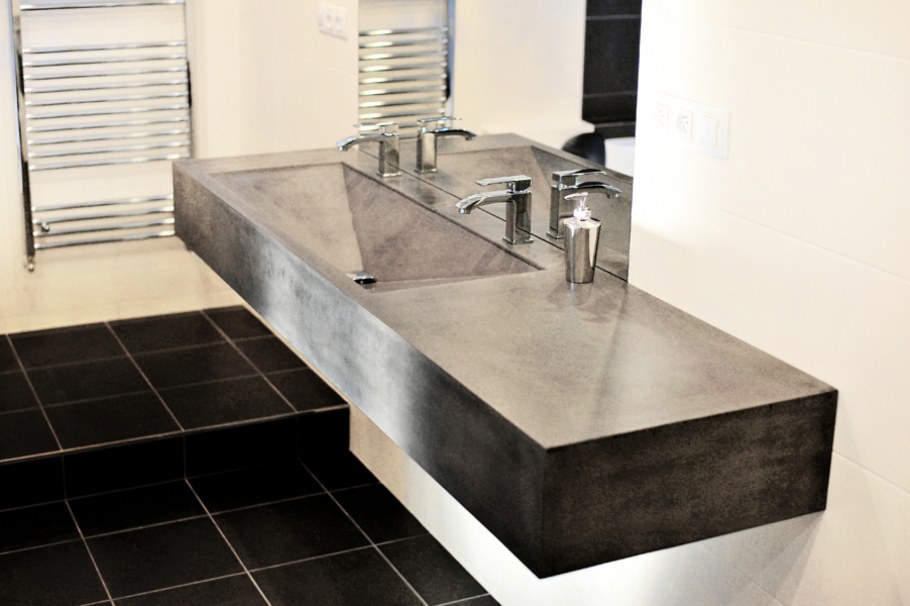 Высокие бетонные стены будущего