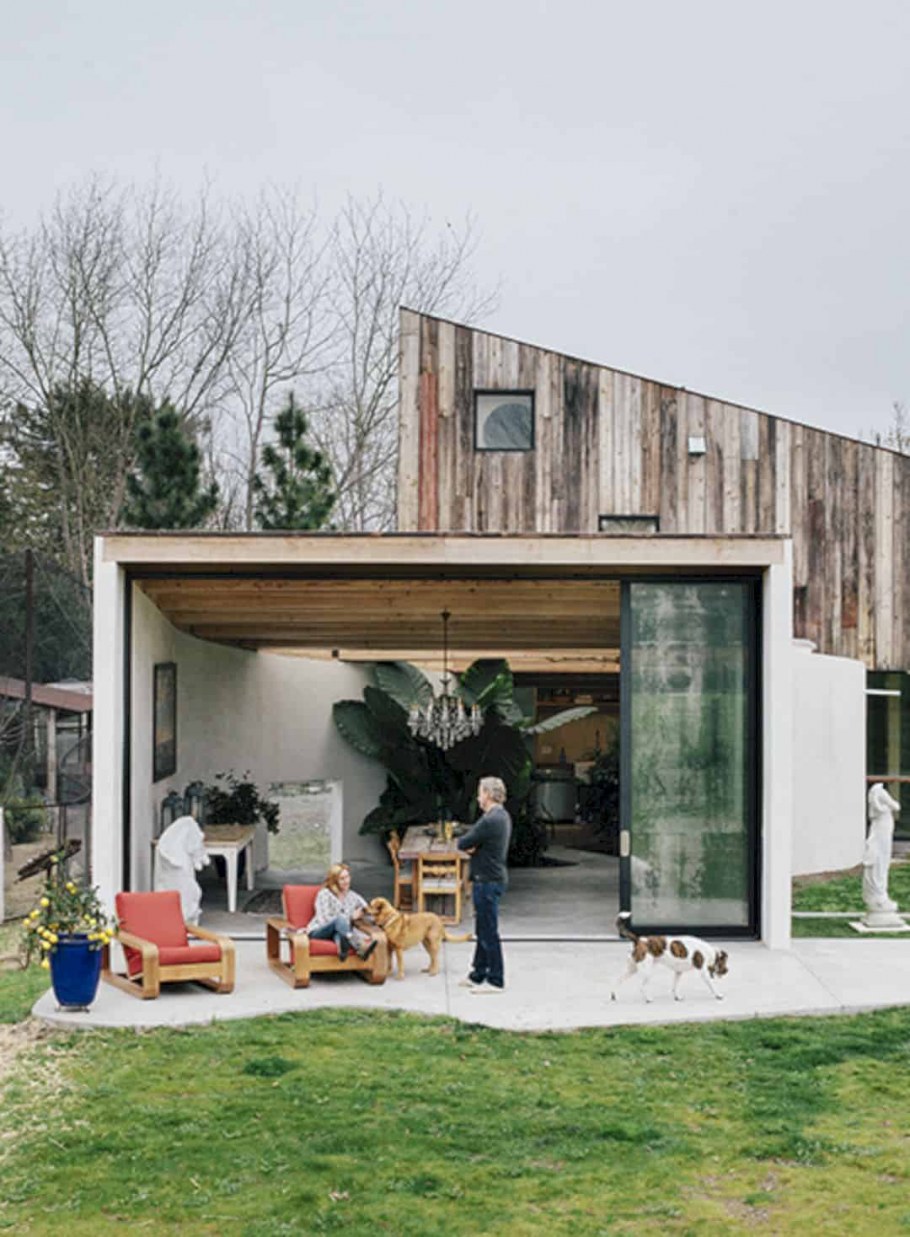 Дом с мастерской