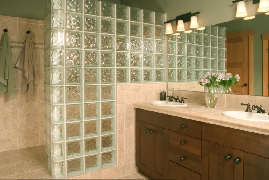 Стеклянные блоки для стен в ванной