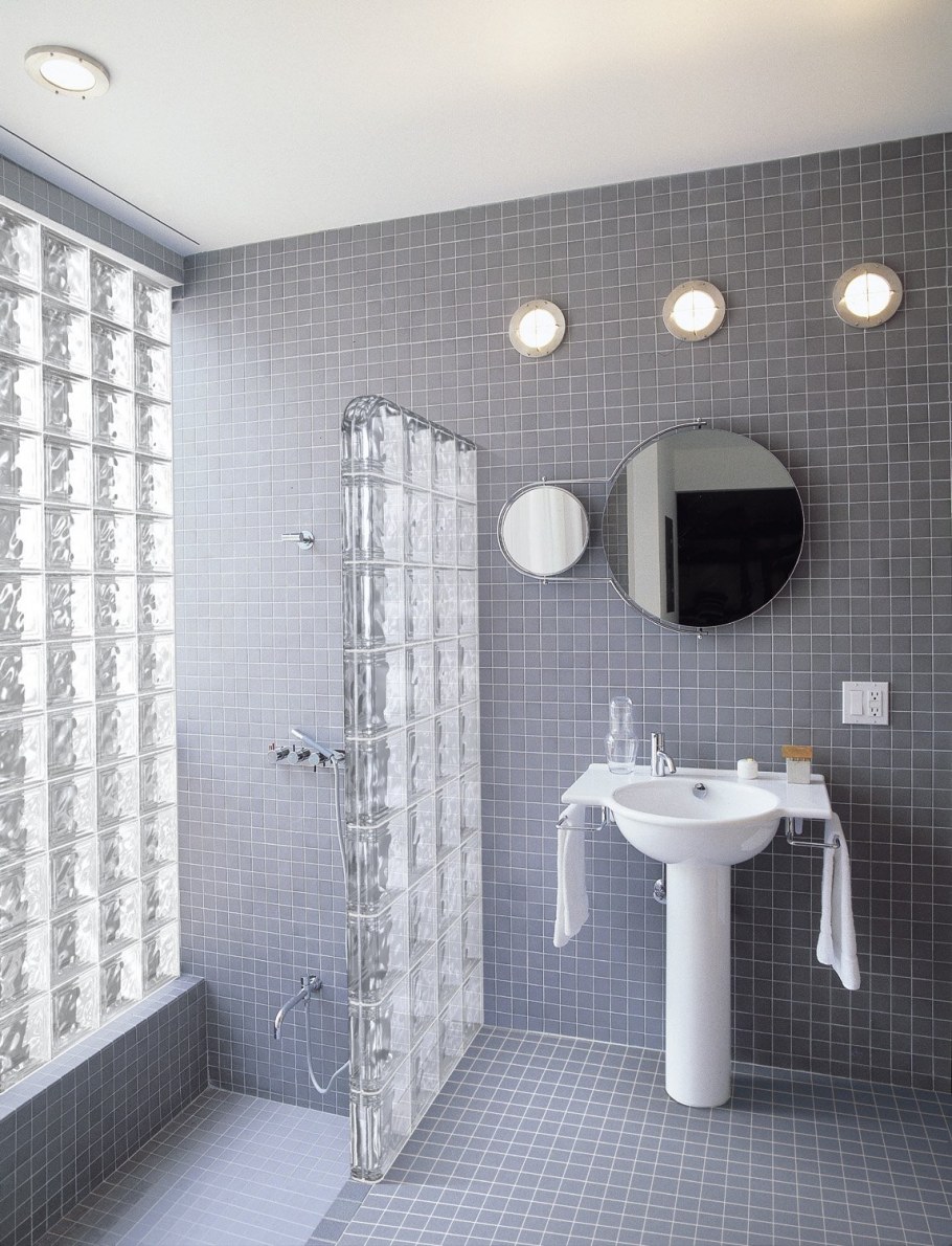 Стеклоблоки в интерьере лофт