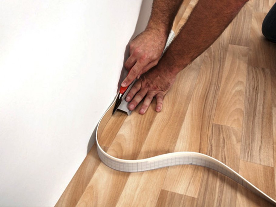 Стелим линолеум