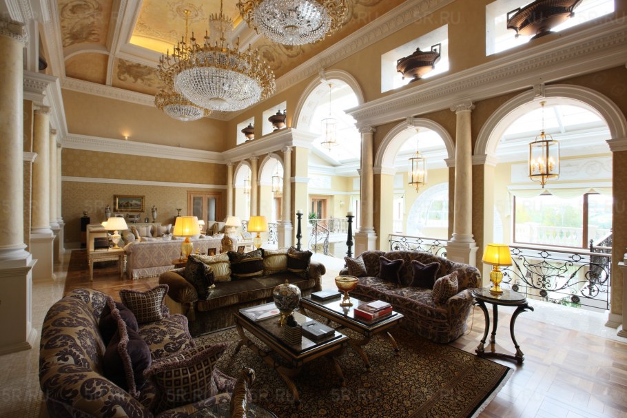 Роскошная гостиная со вторым светом