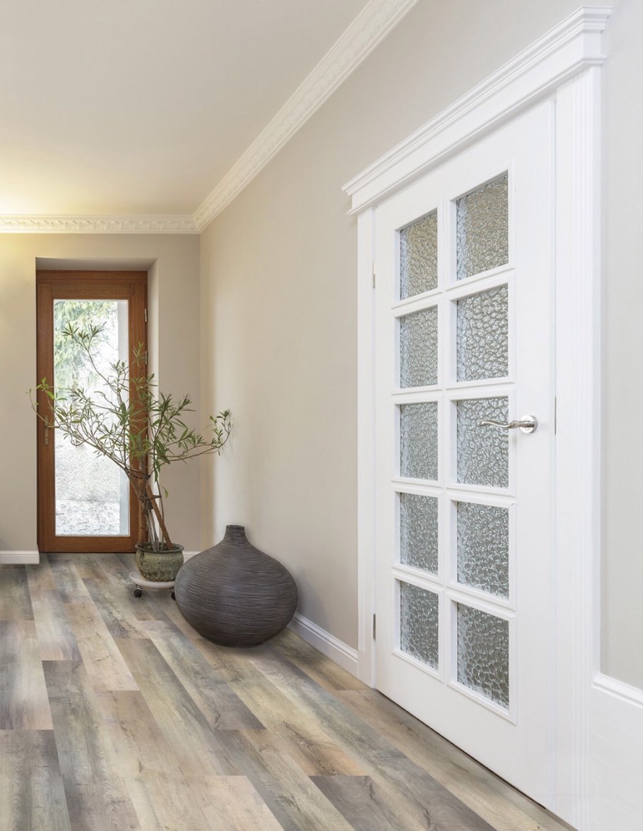 Темный пол светлые стены