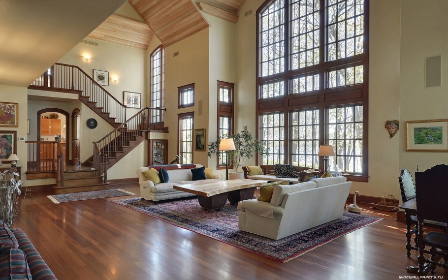 Загородный дом с высокими потолками