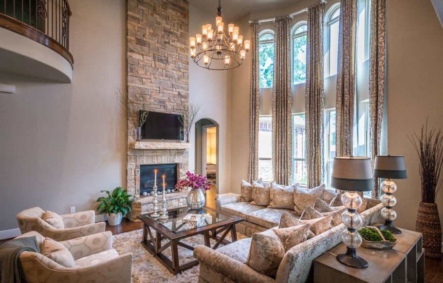 Гостиная со вторым светом и камином