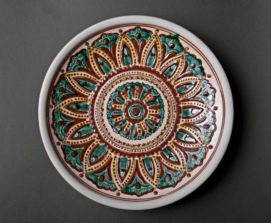 Керамическая тарелка
