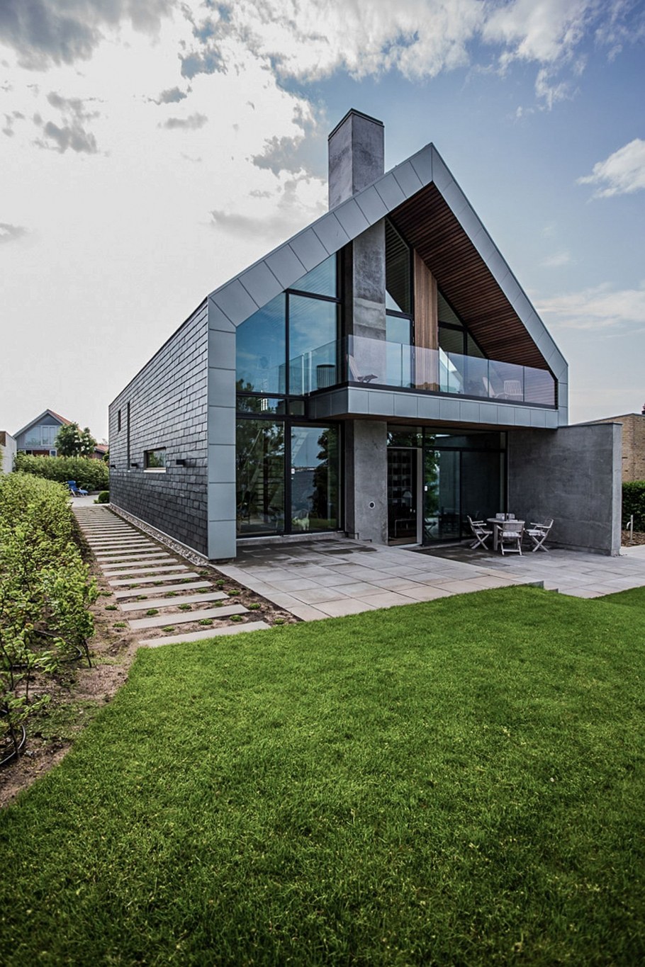 Небольшой дом с плоской крышей