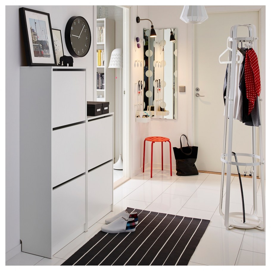 Вешалка ЧУСИГ В узкой прихожей