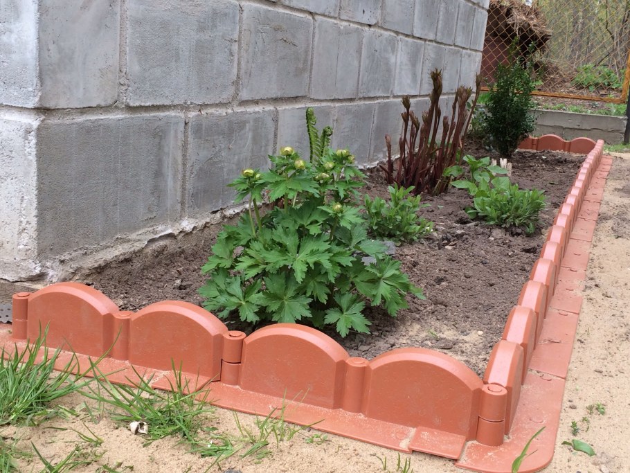 Садовое ограждение для клумб из пластика