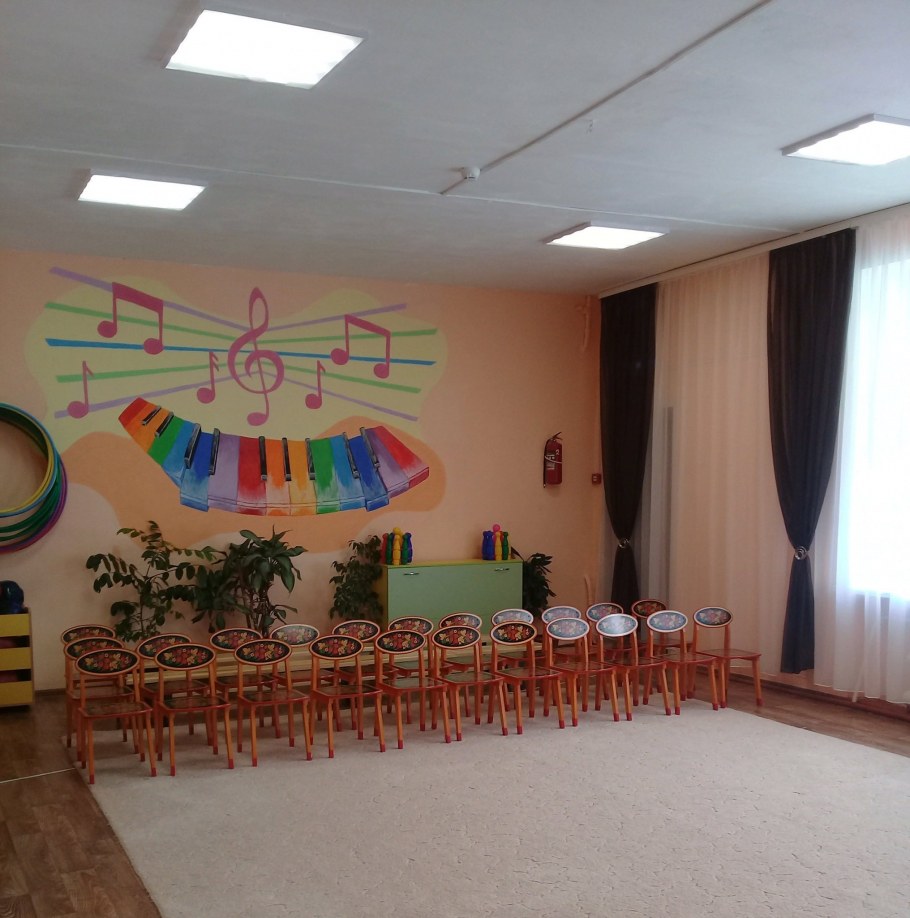 Шторы в актовый зал школы