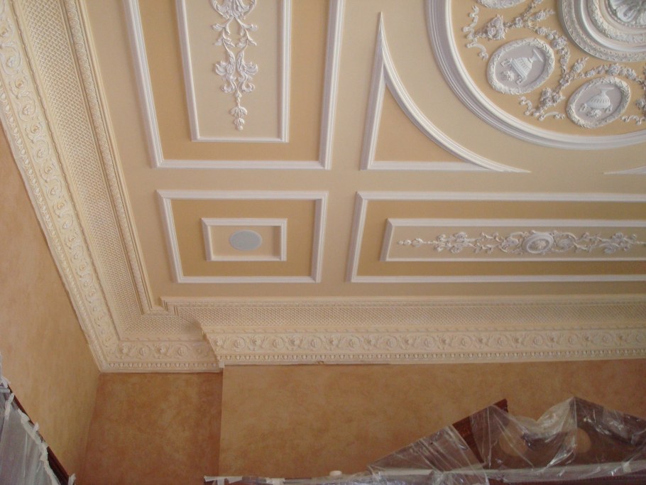 Декор потолка из пенопласта