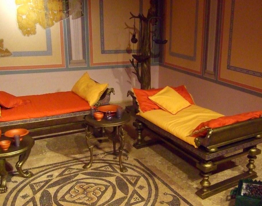 Триклиниум в древней Греции