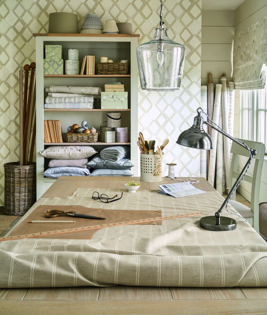 Обои шитье в интерьере