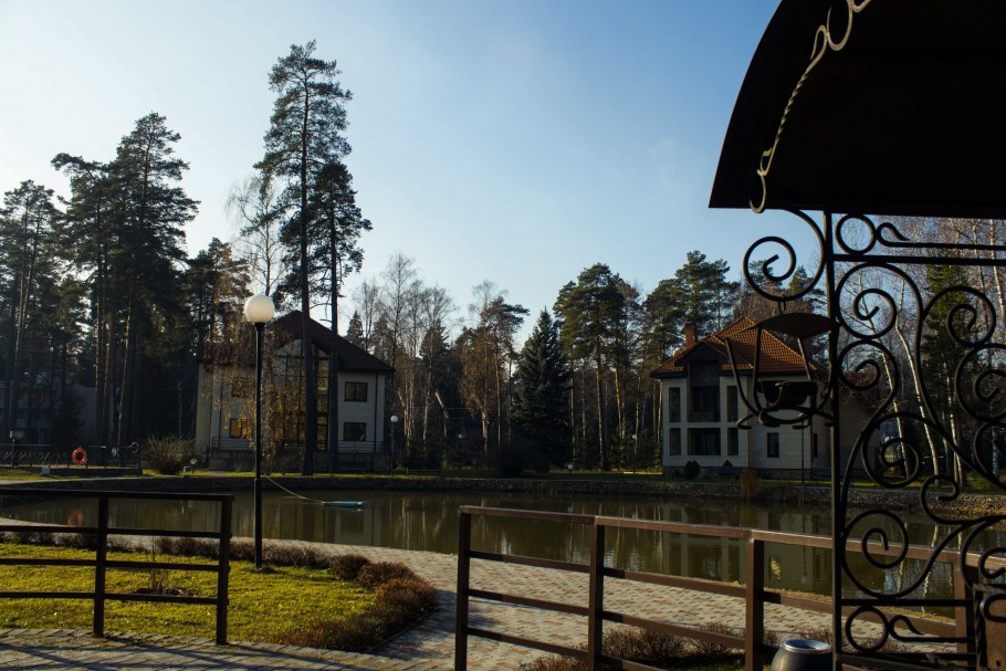 Снегири Вилладж коттеджи красная Поляна