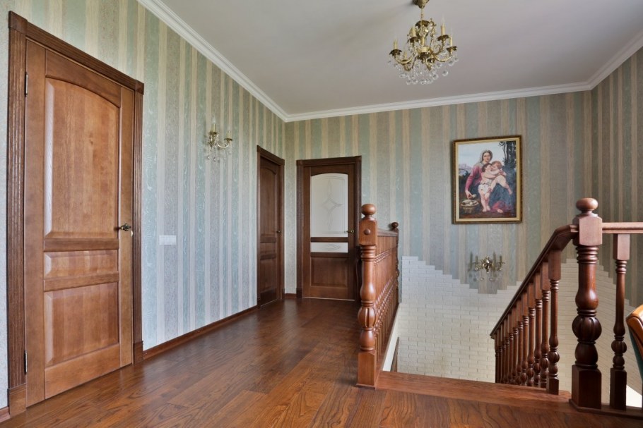 Двери орех в интерьере