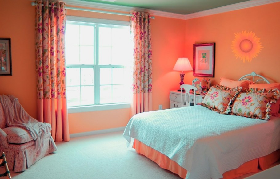 Спальня в оранжевом цвете