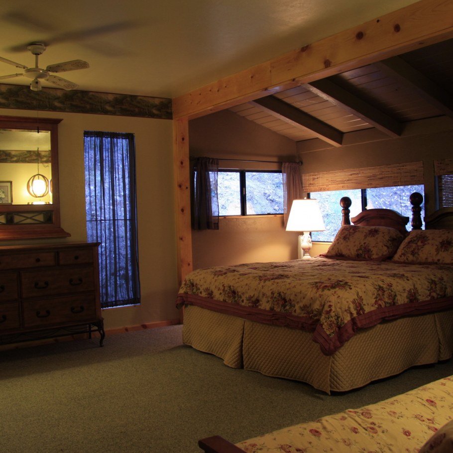 Спальня в частном доме