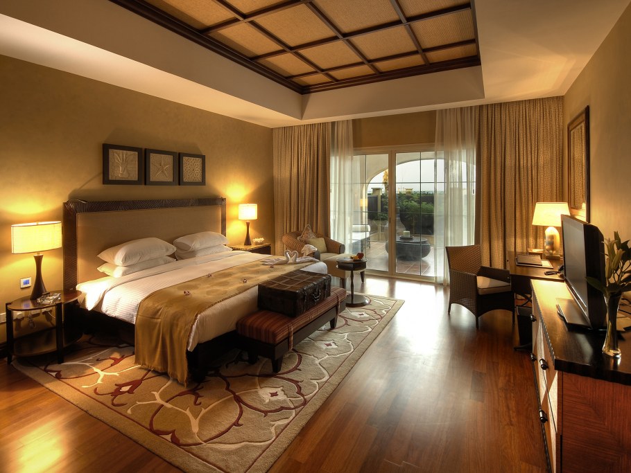 Большая спальня в частном доме