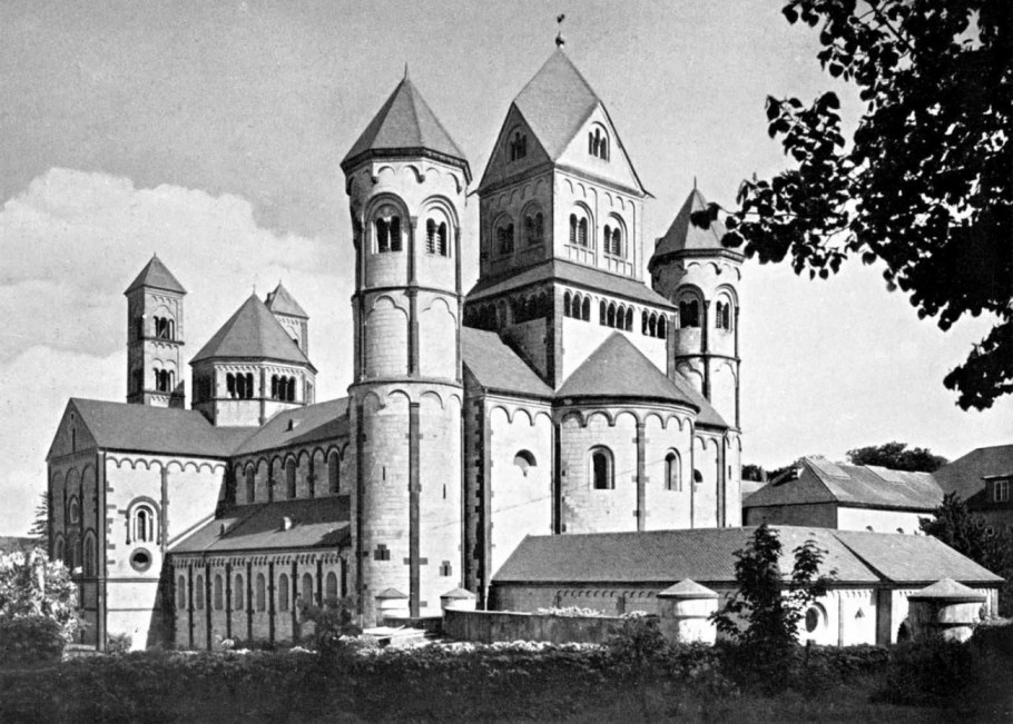 Храм крепость романский стиль