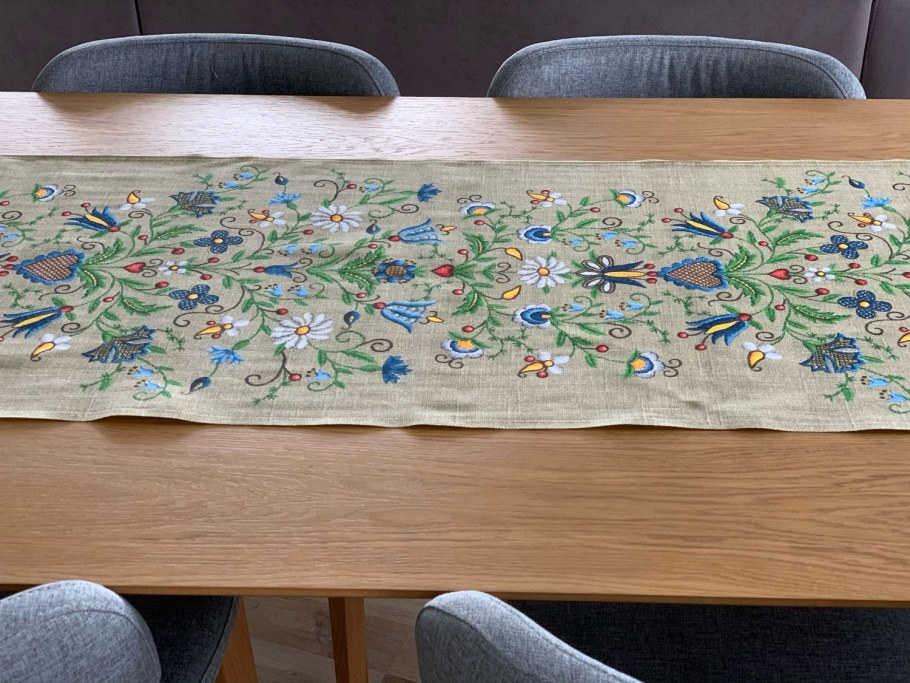 Дорожка на стол с колокольчиками