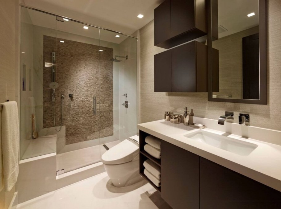 Современная ванная комната с туалетом