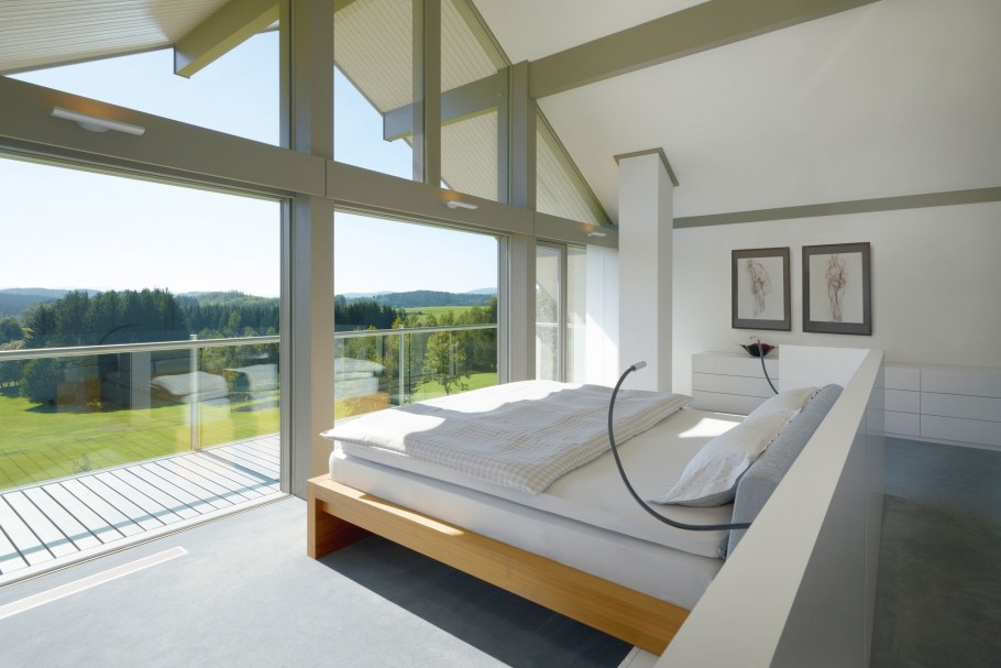 Спальня с панорамным остеклением