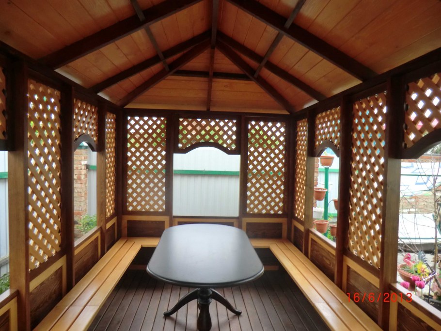 Отделка беседки внутри