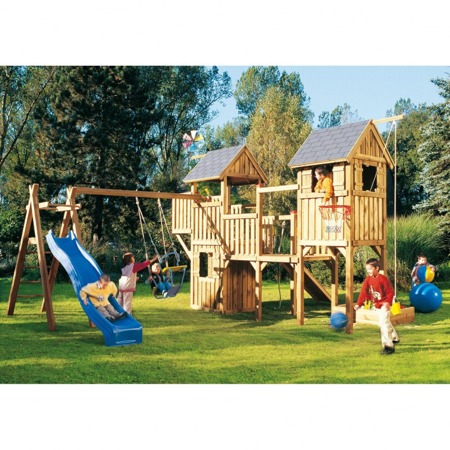 Детская площадка на участке