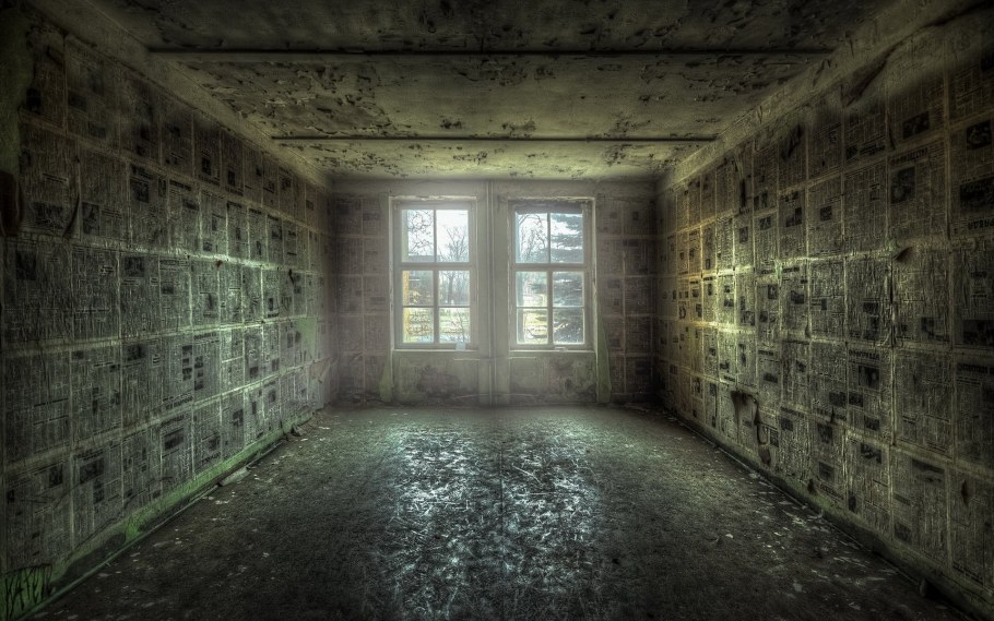 Старая пустая комната