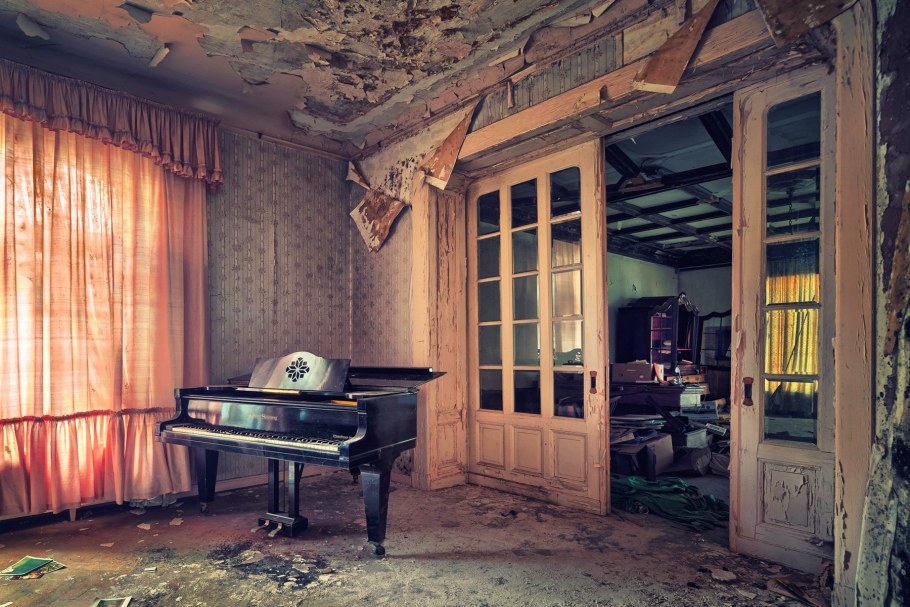 Заброшенная комната красивая