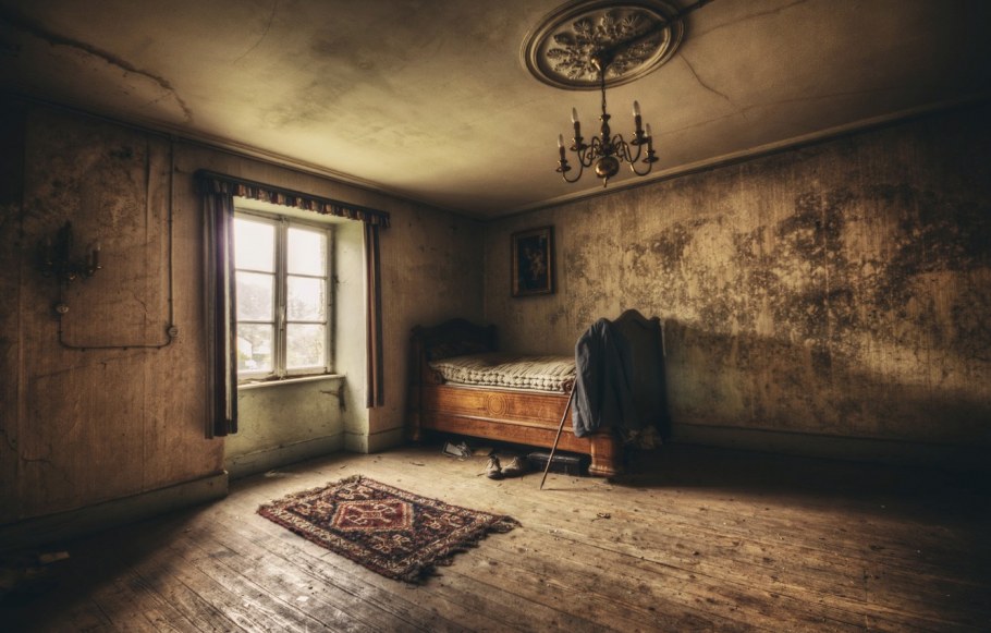 Старая пустая комната
